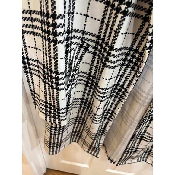 Black and White Blazer Size XL - Picture 6 of 7